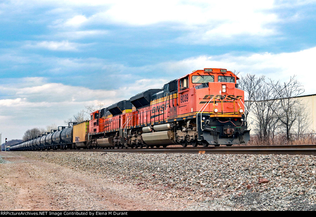BNSF 9039 on B-713